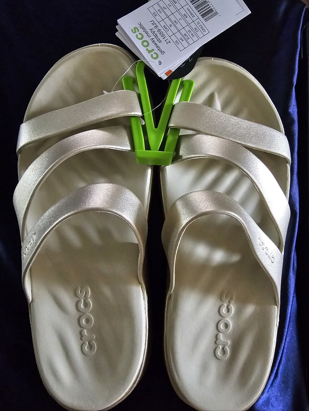 Crocs Getaway Metallic Strappy Sandals Gold Champagne Women’s 5 NWT